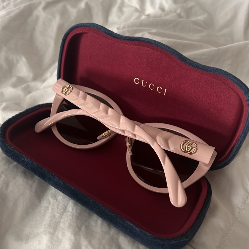 Pink Gucci Sunglasses with glasses case - Picture 4 of 4